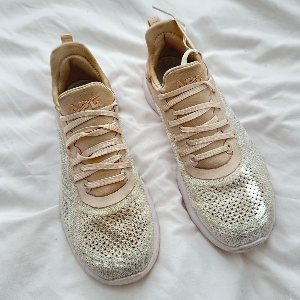MOVING SALE!! APL Women's Techloom Tracer Sneakers size 7